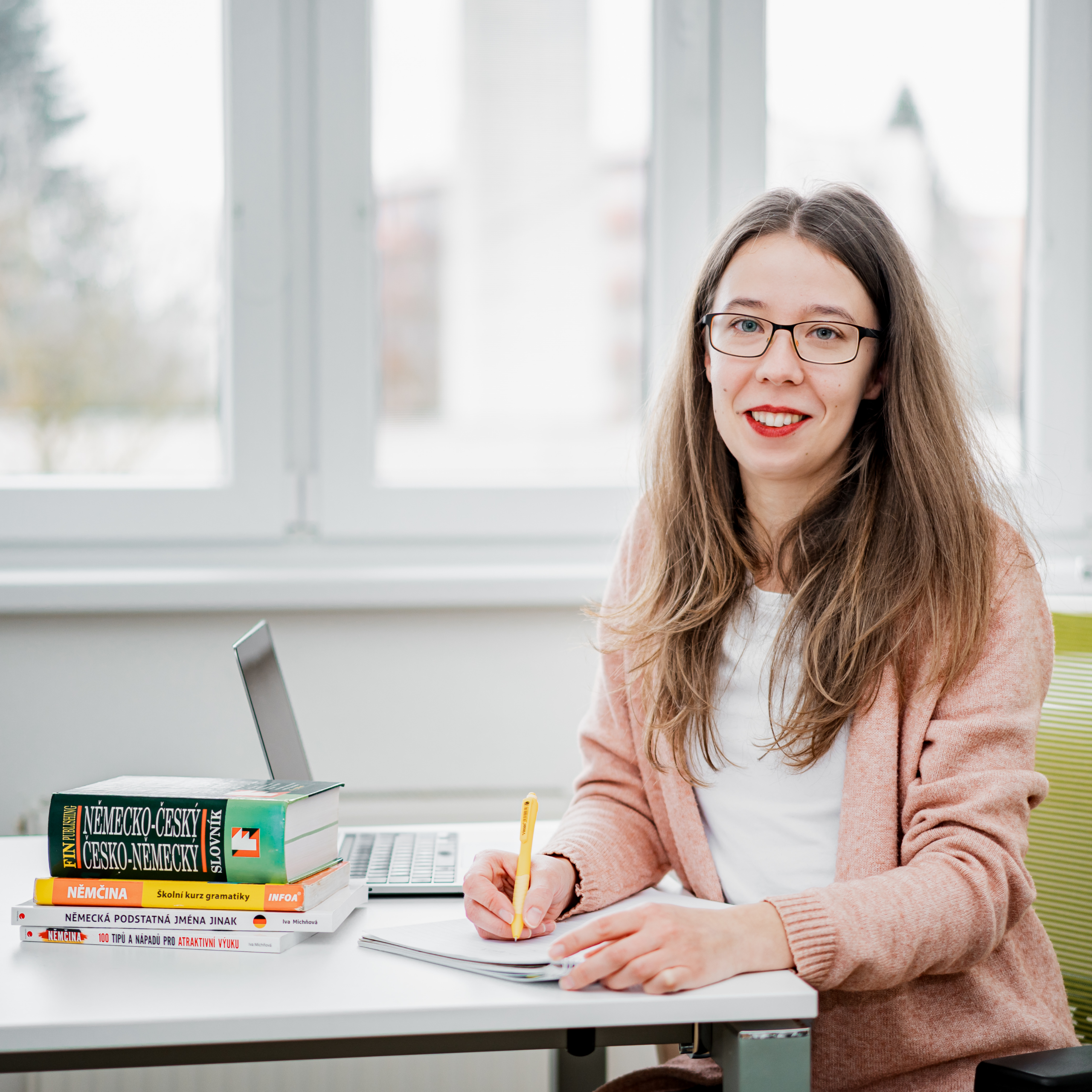 Andrea Schöpsová při hravé online výuce němčiny
